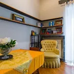Terzo Piano Un Gioiello Nel Cuore Di Chiaia Apartmán
