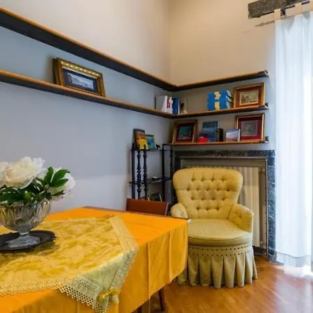 Terzo Piano Un Gioiello Nel Cuore Di Chiaia Appartamento